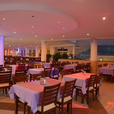 Montebello מלון 4*