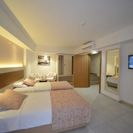 Montebello מלון 4*