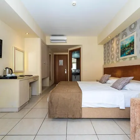 מלון Montebello 4*