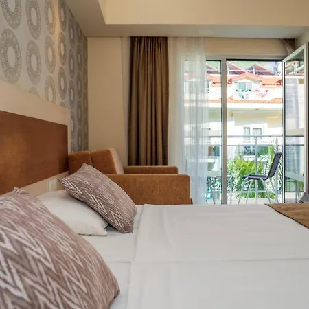 فندق Montebello 4*