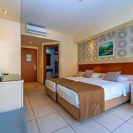 מלון Montebello 4*